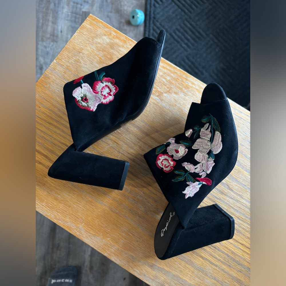 Qupid embroidered heels, size 8.5